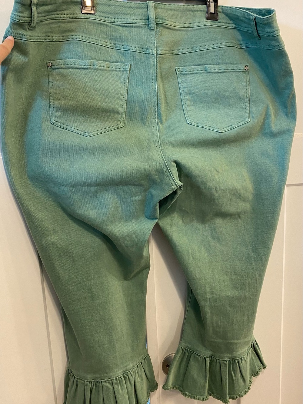 Cato Women’s Ruffled Hem Crop Pants - Sage Green Size 22W - Picture 9 of 9